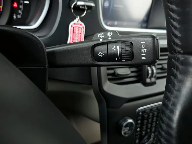 Volvo V40 1.6D - автомобили, коли, обяви за нови и употребявани 14