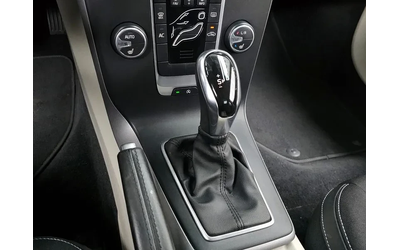 Volvo V40 1.6D - автомобили, коли, обяви за нови и употребявани 8