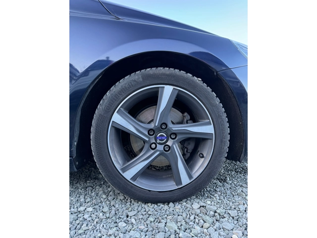 Volvo V40 2.0 - автомобили, коли, обяви за нови и употребявани 11
