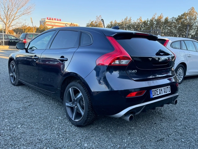 Volvo V40 2.0 - автомобили, коли, обяви за нови и употребявани 4