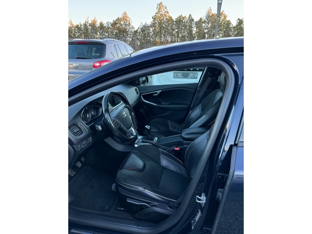 Volvo V40 2.0 - автомобили, коли, обяви за нови и употребявани 5