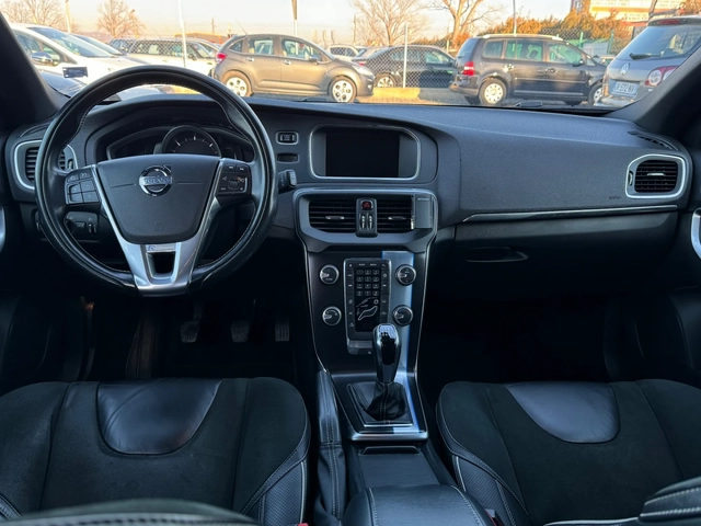 Volvo V40 2.0 - автомобили, коли, обяви за нови и употребявани 6