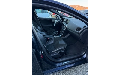 Volvo V40 2.0 - автомобили, коли, обяви за нови и употребявани 7