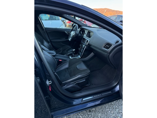 Volvo V40 2.0 - автомобили, коли, обяви за нови и употребявани 7