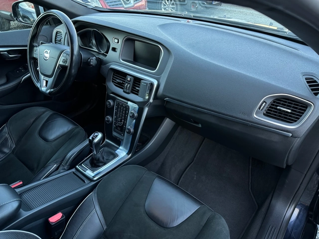 Volvo V40 2.0 - автомобили, коли, обяви за нови и употребявани 8