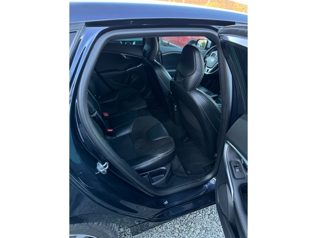 Volvo V40 2.0 - автомобили, коли, обяви за нови и употребявани 9