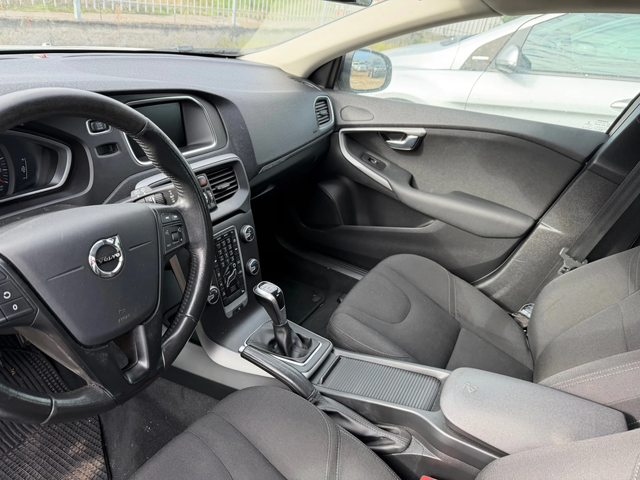 Volvo V40 Cross Country 2.0 D - автомобили, коли, обяви за нови и употребявани 10