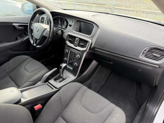 Volvo V40 Cross Country 2.0 D - автомобили, коли, обяви за нови и употребявани 12