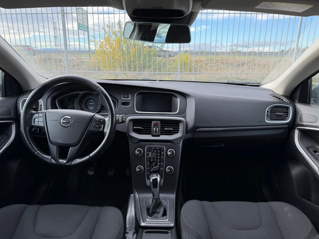 Volvo V40 Cross Country 2.0 D - автомобили, коли, обяви за нови и употребявани 13
