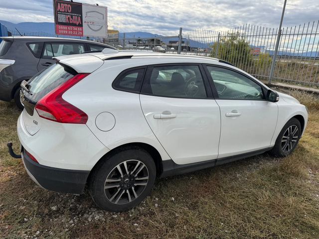 Volvo V40 Cross Country 2.0 D - автомобили, коли, обяви за нови и употребявани 3