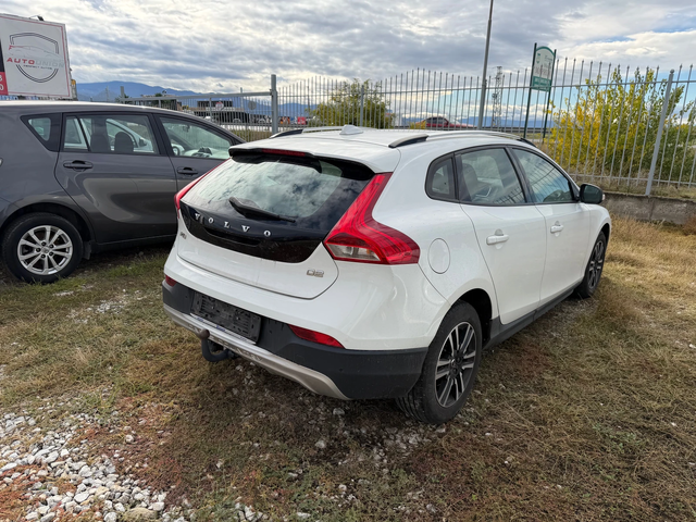 Volvo V40 Cross Country 2.0 D - автомобили, коли, обяви за нови и употребявани 4