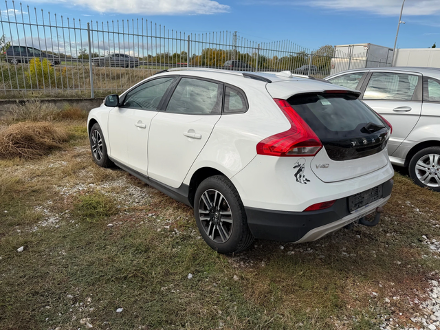 Volvo V40 Cross Country 2.0 D - автомобили, коли, обяви за нови и употребявани 6