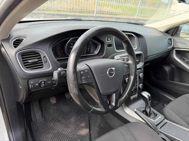 Volvo V40 Cross Country 2.0 D - автомобили, коли, обяви за нови и употребявани 9