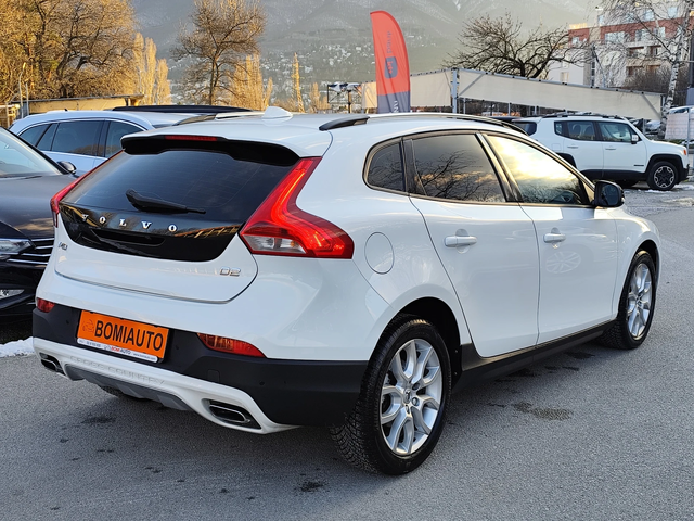 Volvo V40 Cross Country 2.0D* АВТОМАТИК* EURO6B* NAVI* - автомобили, коли, обяви за нови и употребявани 2