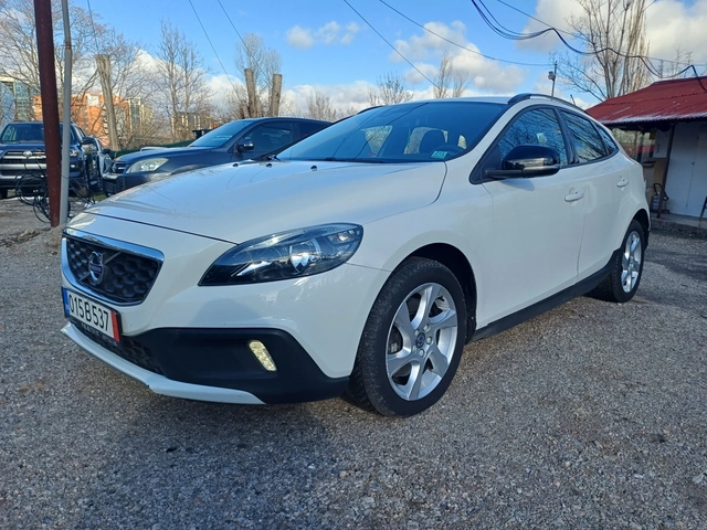 Volvo V40 Cross Country 2.0 D - автомобили, коли, обяви за нови и употребявани 0