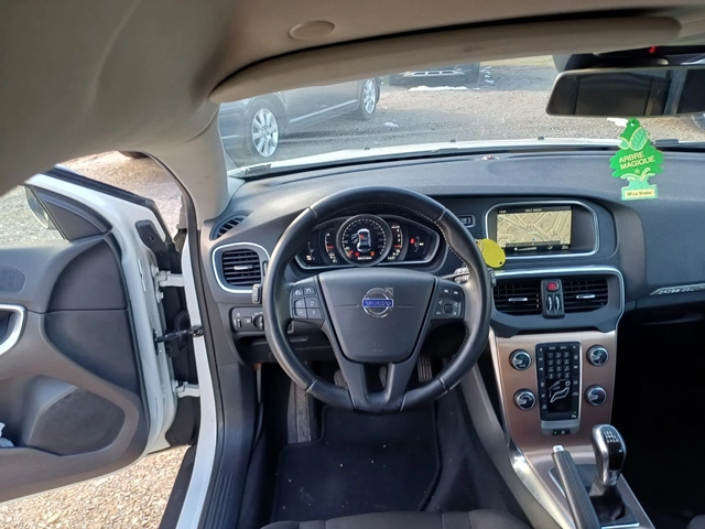 Volvo V40 Cross Country 2.0 D - автомобили, коли, обяви за нови и употребявани 11