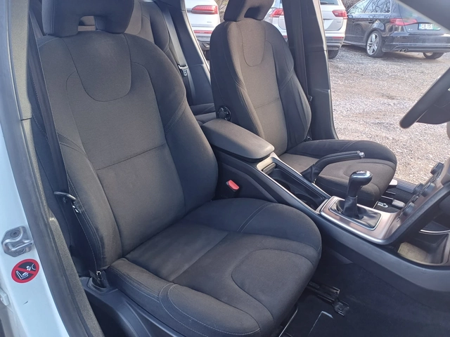 Volvo V40 Cross Country 2.0 D - автомобили, коли, обяви за нови и употребявани 12