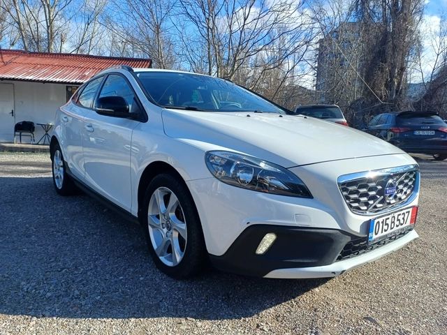 Volvo V40 Cross Country 2.0 D - автомобили, коли, обяви за нови и употребявани 2