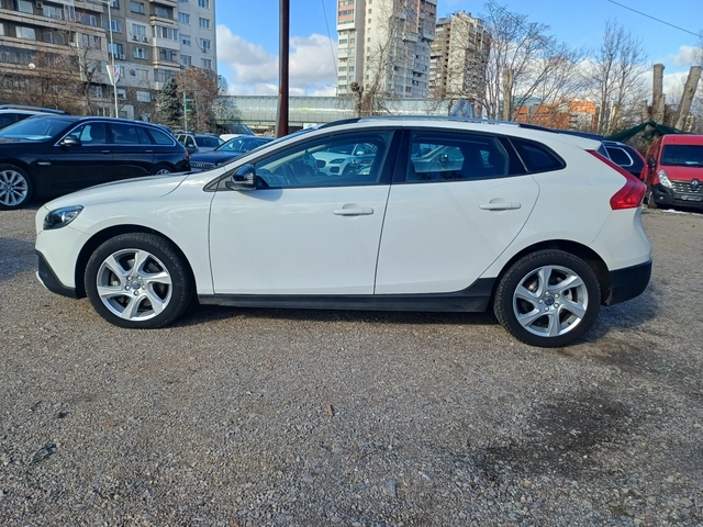 Volvo V40 Cross Country 2.0 D - автомобили, коли, обяви за нови и употребявани 7