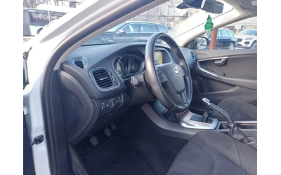 Volvo V40 Cross Country 2.0 D - автомобили, коли, обяви за нови и употребявани 9