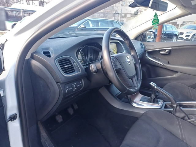 Volvo V40 Cross Country 2.0 D - автомобили, коли, обяви за нови и употребявани 9