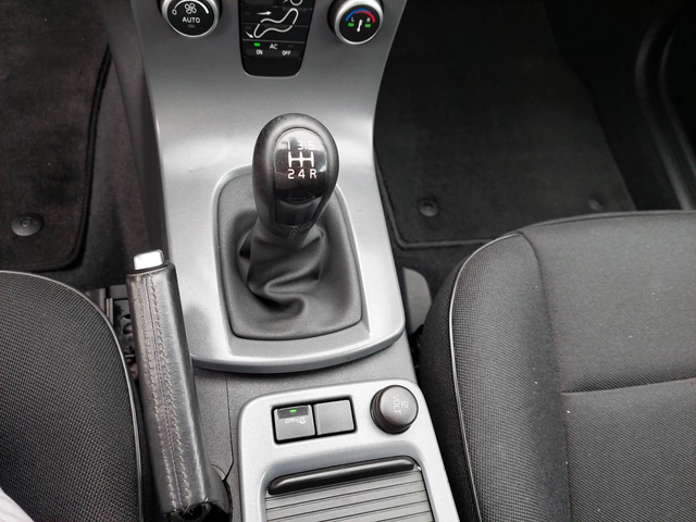 Volvo V50 1, 6d 109ps XENON - автомобили, коли, обяви за нови и употребявани 10