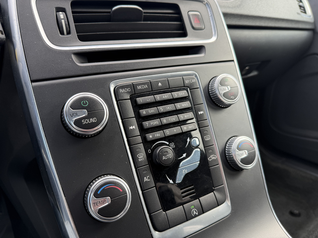 Volvo V60 1.6D* 2016г.* АВТОМАТИК* 171.000КМ* НОВА* СЕРВИЗНА - автомобили, коли, обяви за нови и употребявани 16