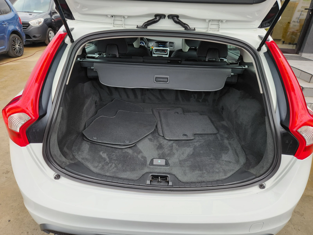 Volvo V60 R-design D4-1.6T-180к.с EURO 5-АВТОМАТИК-ШВЕЙЦАРИЯ - автомобили, коли, обяви за нови и употребявани 12