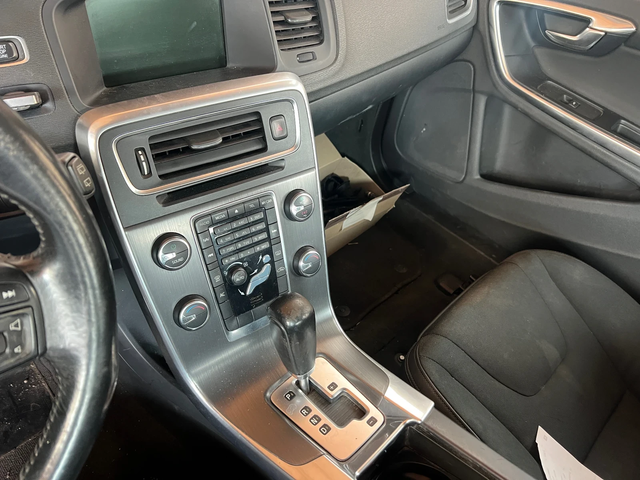 Volvo V60 D3-163к.с - автомобили, коли, обяви за нови и употребявани 13