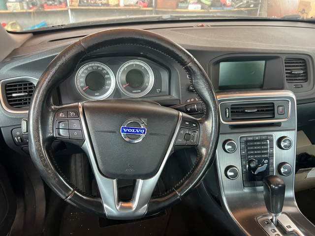 Volvo V60 D3-163к.с - автомобили, коли, обяви за нови и употребявани 15