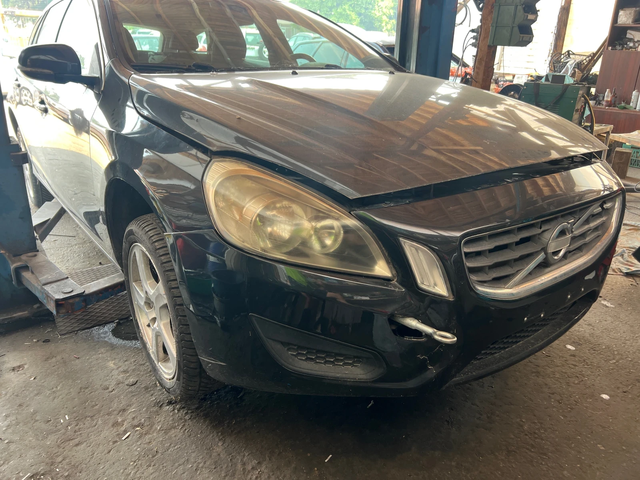 Volvo V60 D3-163к.с - автомобили, коли, обяви за нови и употребявани 2