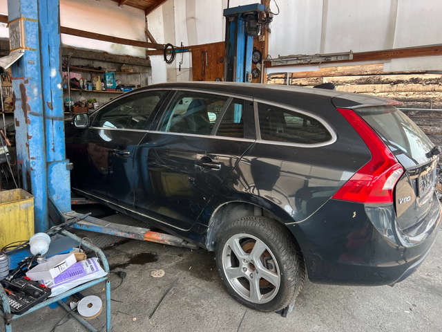 Volvo V60 D3-163к.с - автомобили, коли, обяви за нови и употребявани 6