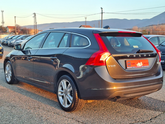 Volvo V60 2, 0 D4 Summum Geartronic - автомобили, коли, обяви за нови и употребявани 6