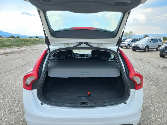 Volvo V60 2, 0 d3 avtomat - автомобили, коли, обяви за нови и употребявани 10