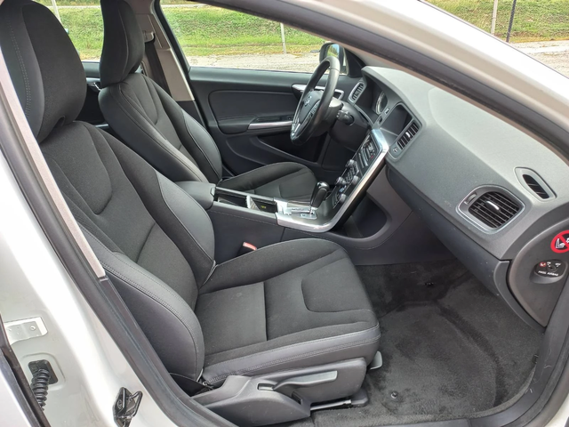 Volvo V60 2, 0 d3 avtomat - автомобили, коли, обяви за нови и употребявани 11