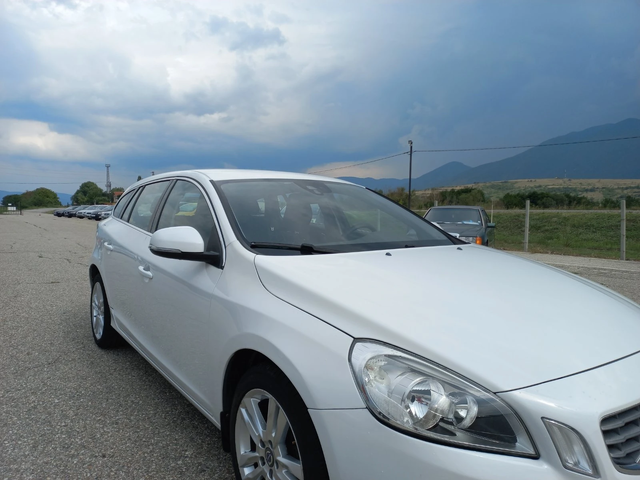 Volvo V60 2, 0 d3 avtomat - автомобили, коли, обяви за нови и употребявани 1