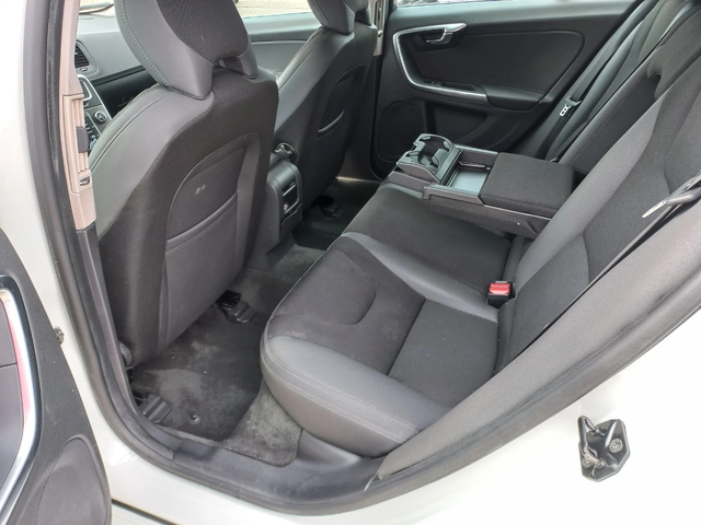 Volvo V60 2, 0 d3 avtomat - автомобили, коли, обяви за нови и употребявани 9