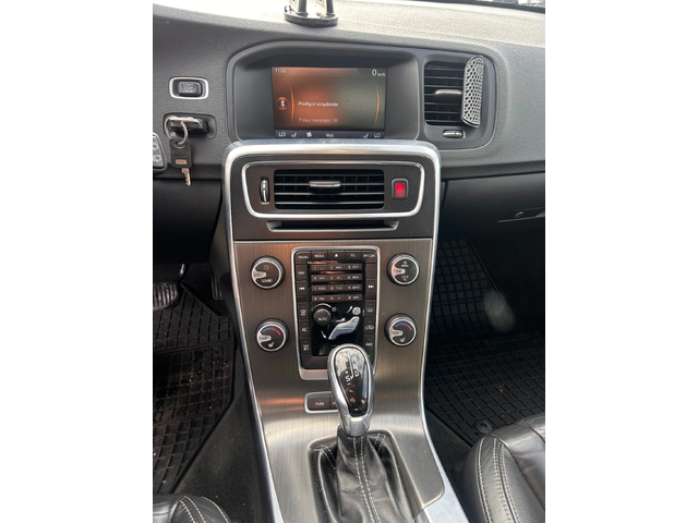 Volvo V60 2.4D6 PLUG-IN-HYBRID AWD AVTOMAT/KOJA EURO 6 - автомобили, коли, обяви за нови и употребявани 14