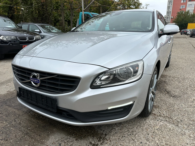 Volvo V60 2.0/D3 - автомобили, коли, обяви за нови и употребявани 0
