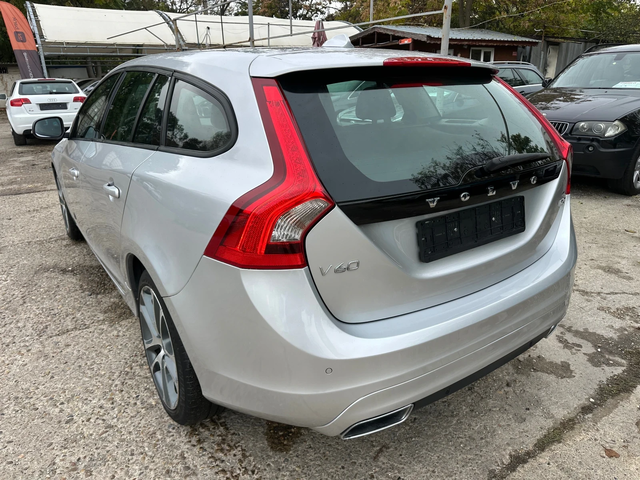 Volvo V60 2.0/D3 - автомобили, коли, обяви за нови и употребявани 6