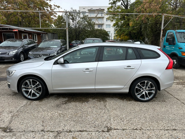 Volvo V60 2.0/D3 - автомобили, коли, обяви за нови и употребявани 7