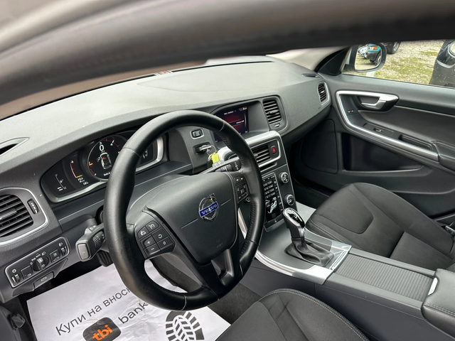 Volvo V60 2.0/D3 - автомобили, коли, обяви за нови и употребявани 9