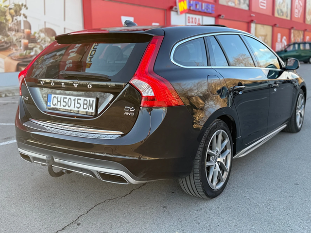 Volvo V60 2.4* PLUG-IN-HYB* 4х4* ПОДГРЕВ* АВТОПИЛОТ* ШИБИДАХ - автомобили, коли, обяви за нови и употребявани 1