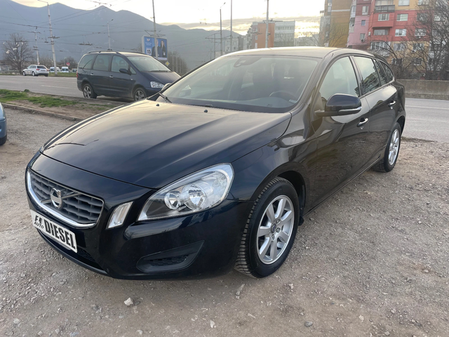 Volvo V60 2.0D3-AVTOMAT - автомобили, коли, обяви за нови и употребявани 0