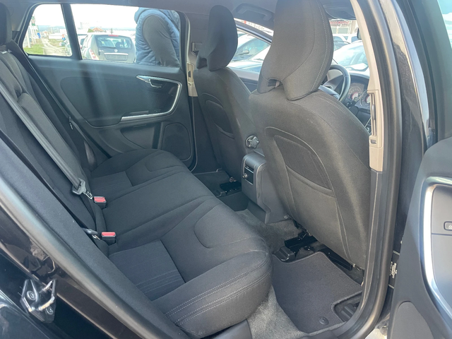 Volvo V60 2.0D3-AVTOMAT - автомобили, коли, обяви за нови и употребявани 4