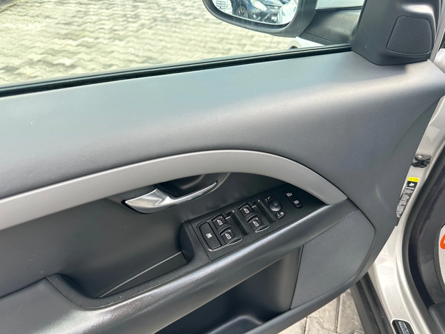 Volvo V70 2.0i* GPL* FACE* TOP* - автомобили, коли, обяви за нови и употребявани 11