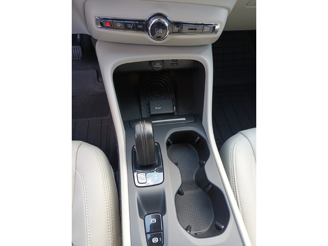 Volvo XC40 AWD/KEYLESS/360 КАМЕРА - автомобили, коли, обяви за нови и употребявани 12