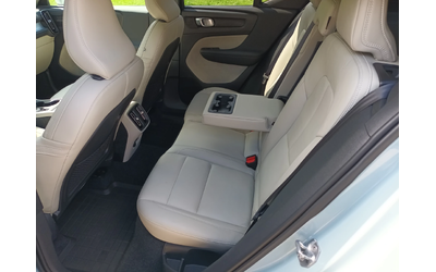 Volvo XC40 AWD/KEYLESS/360 КАМЕРА - автомобили, коли, обяви за нови и употребявани 8