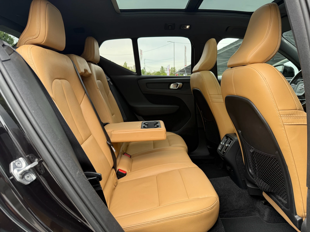 Volvo XC40 D4 AWD - автомобили, коли, обяви за нови и употребявани 9