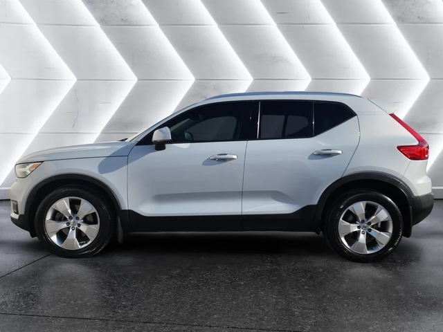 Volvo XC40 * T4 AWD Momentum * CARFAX * ЦЕНА ДО БГ - автомобили, коли, обяви за нови и употребявани 1
